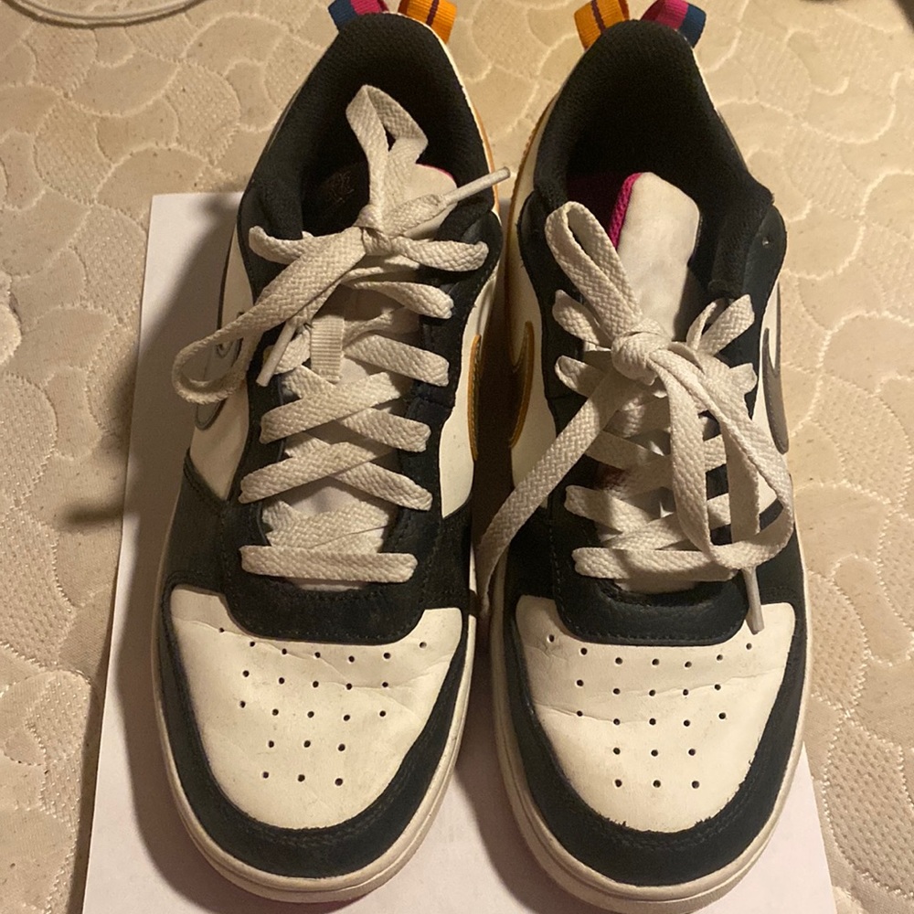 Nike women’s sneaker